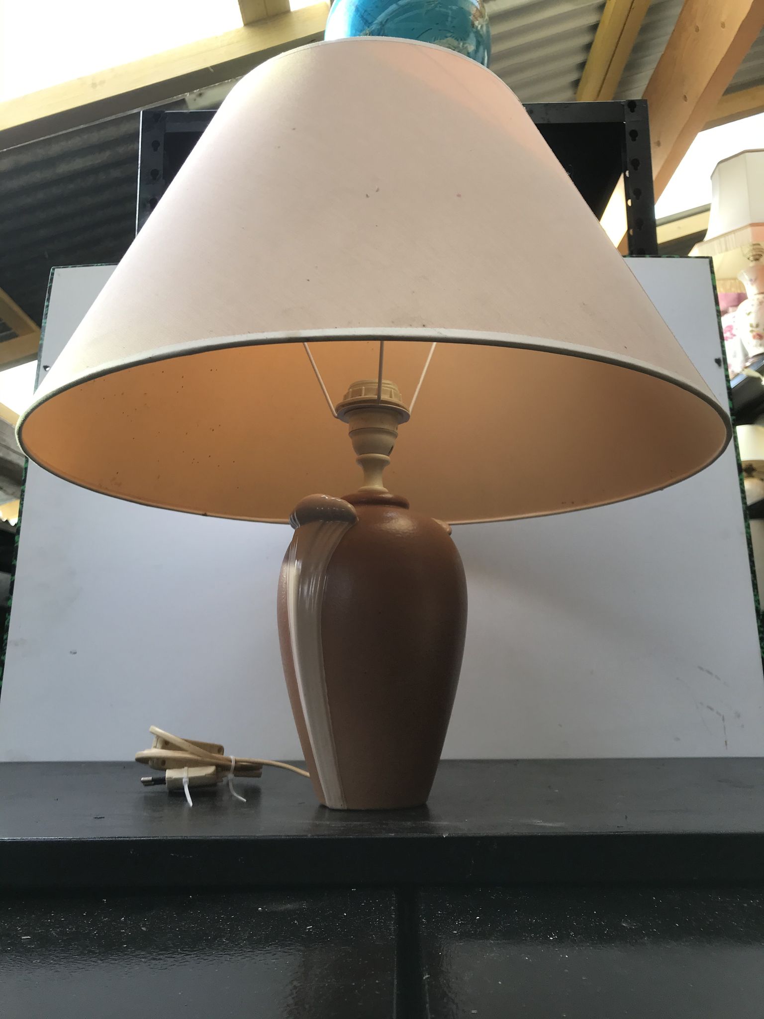 Former schuytener ceramics robert lamp - vintage cream lampshade