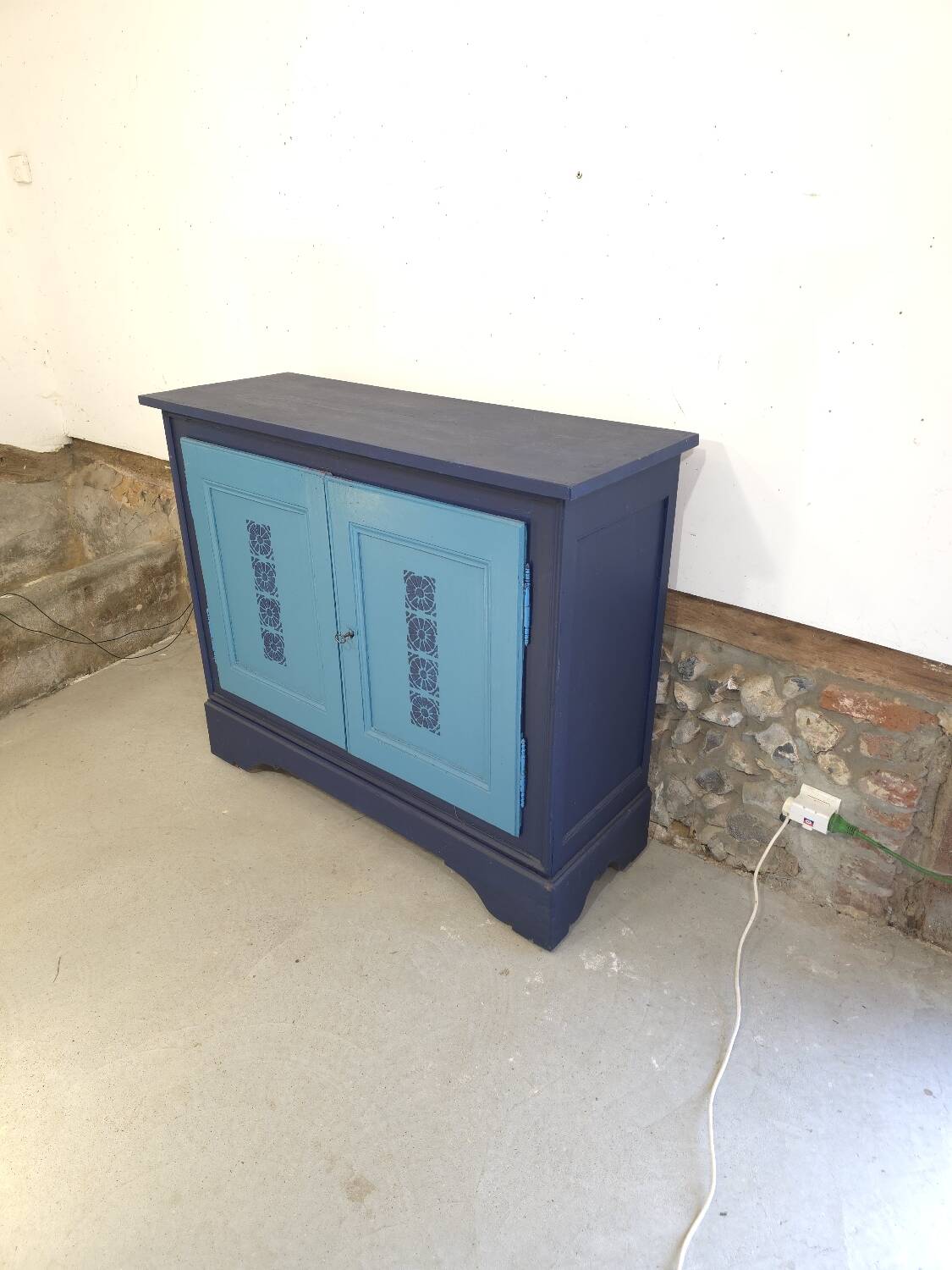 2-door wooden sideboard, 1930