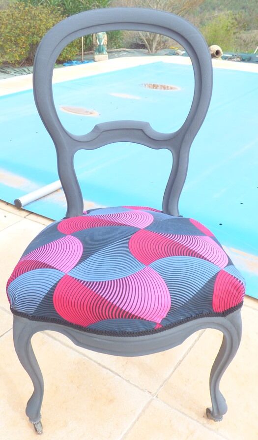 Louis Philippe quality wooden medallion chair with castors on the front