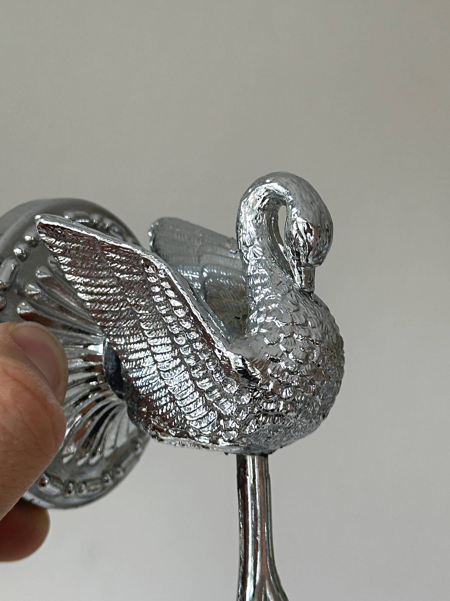 Pair of metal swan wall hooks