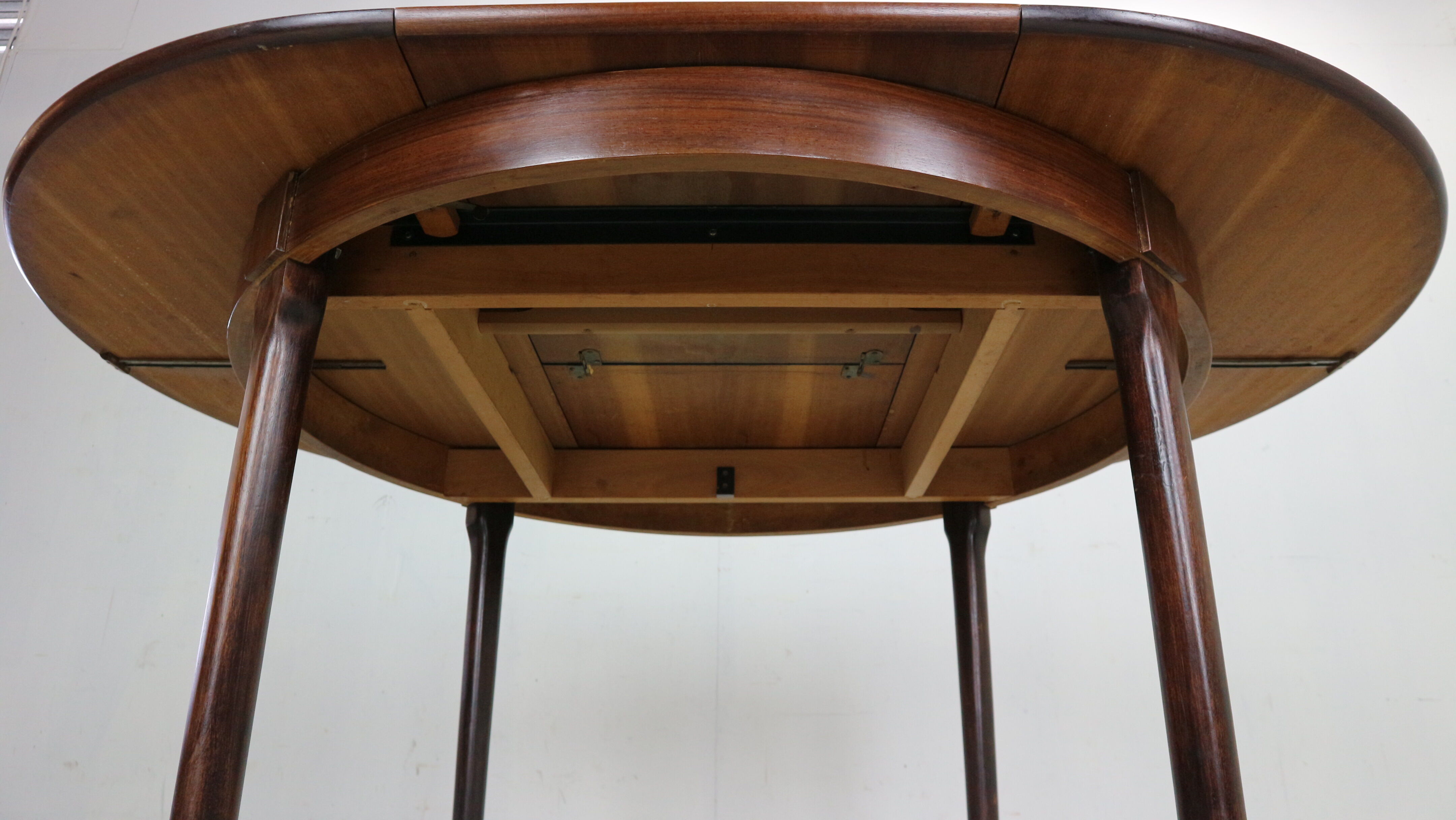 Scandinavian Modern Extendable Oval/Round Dinning Table, 1960, Denmark