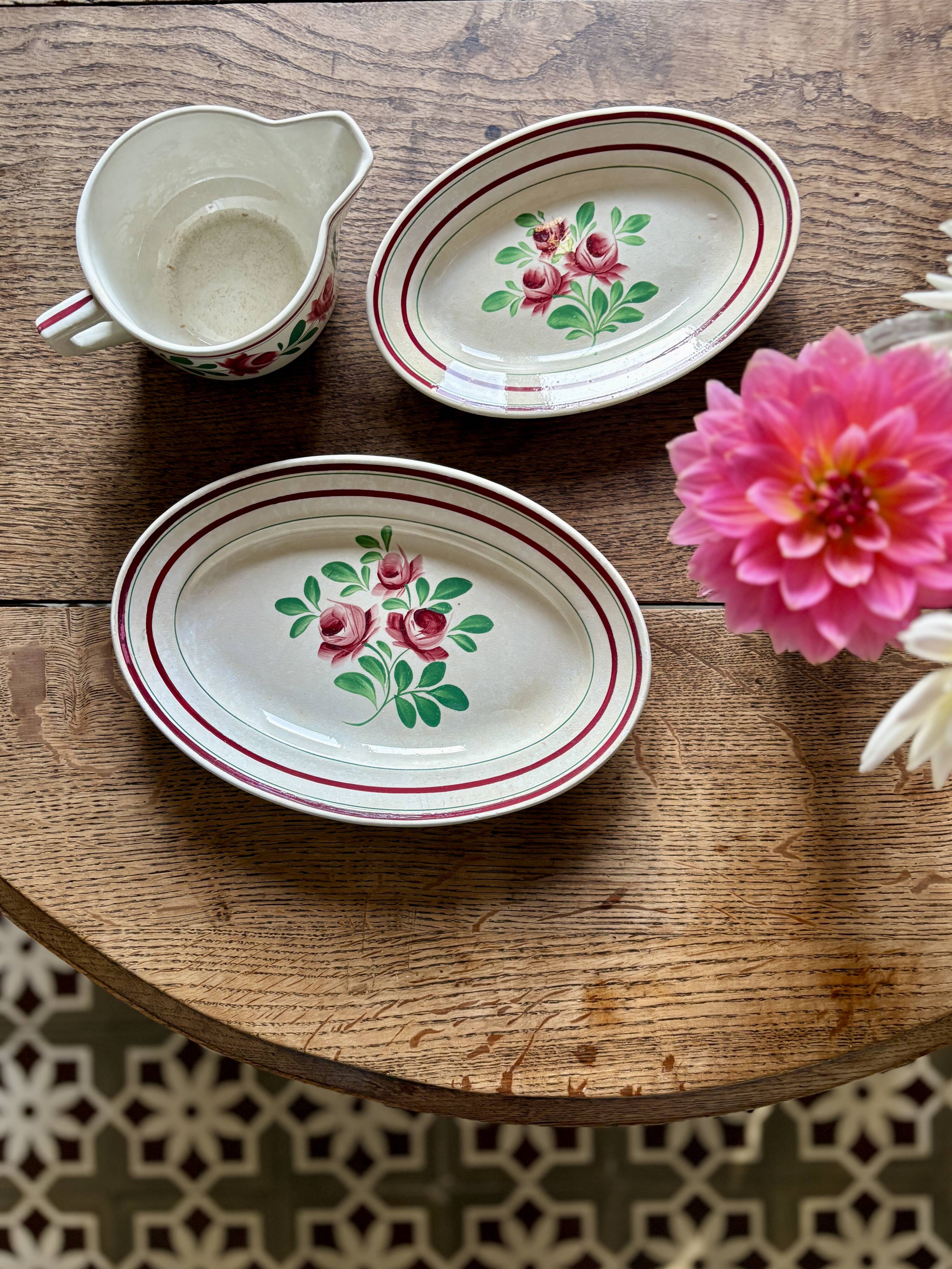 Lot de vaisselles Les Roses - 2 raviers et une saucière -