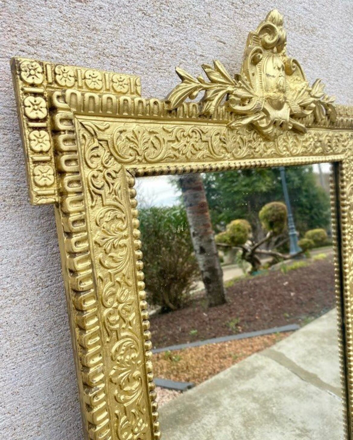 19th-century antique mirror in carved gilded wood, Napoleon style.