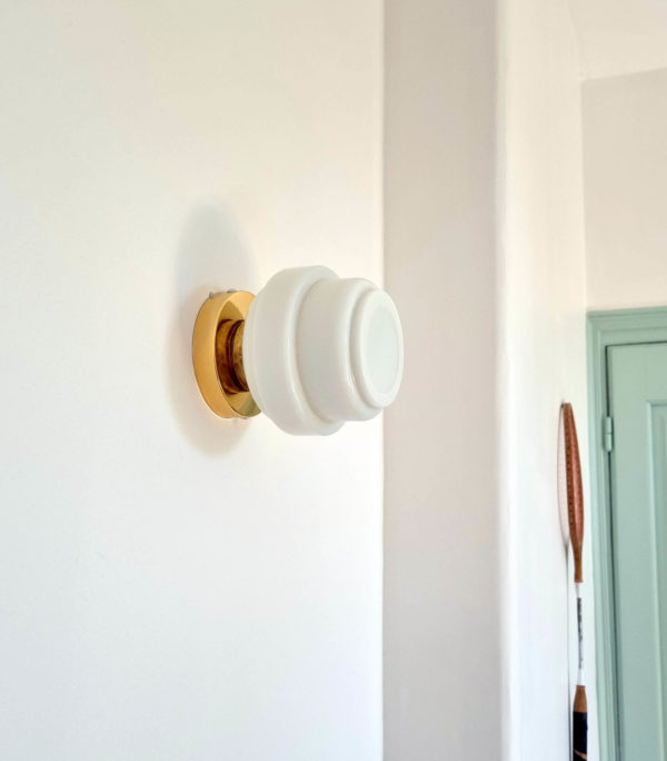 Opaline wall lamp