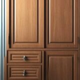 Armoire ancienne en bois massif