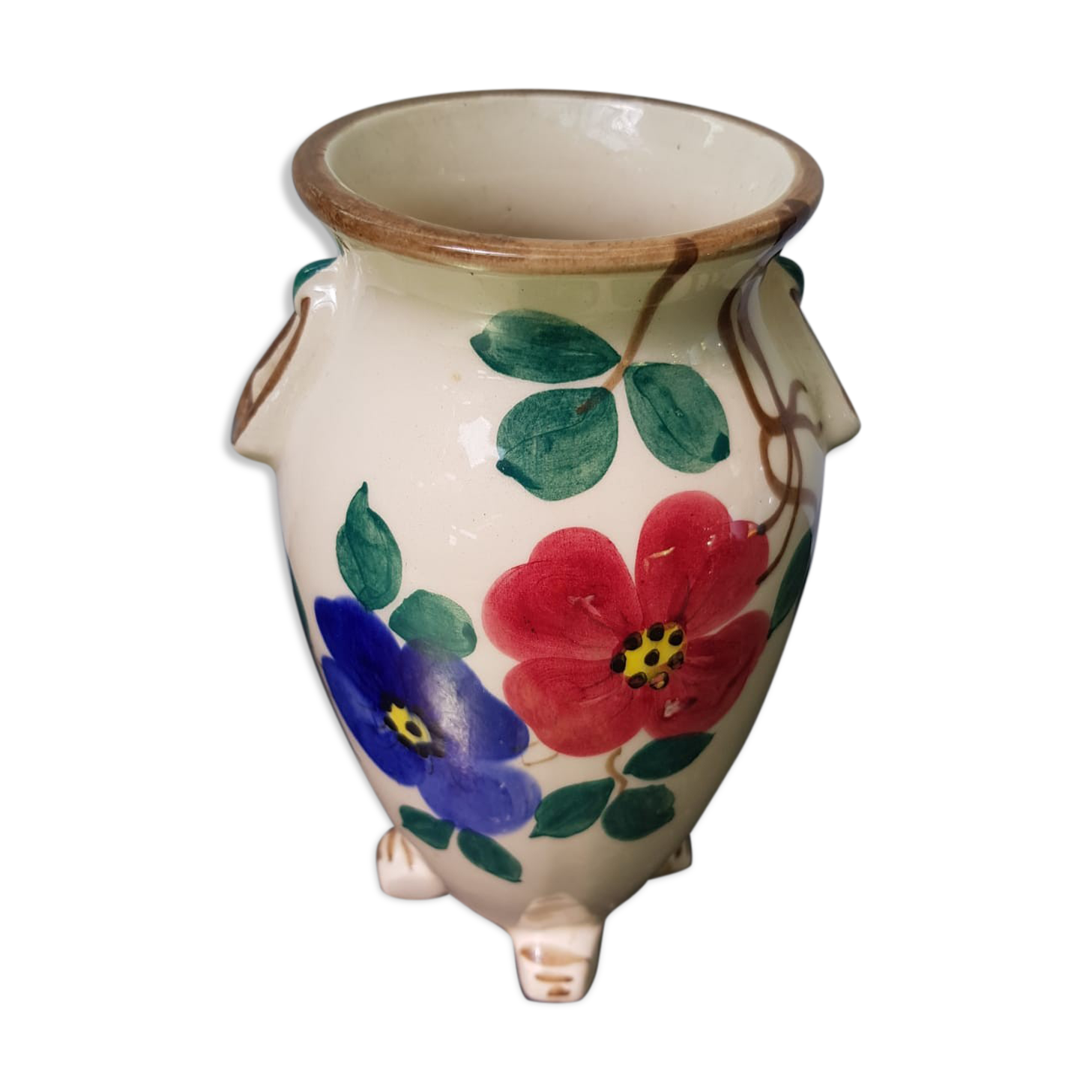 Old white ceramic cove vase & flower décor