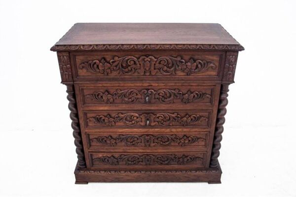 Commode ancienne, France, vers 1885. Après restauration.