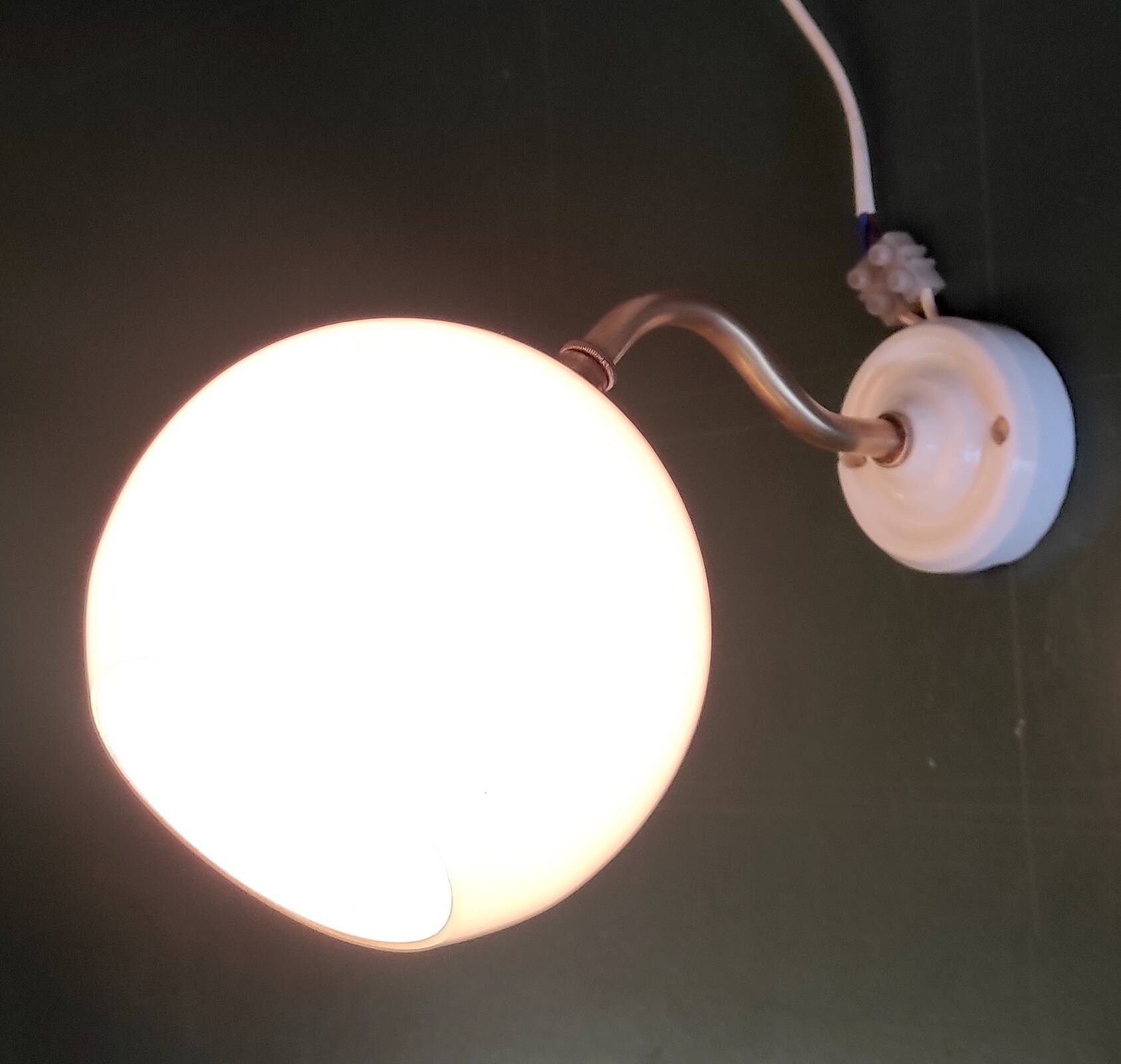 Swan neck wall lamp in gilded brass and opaline globe - mid-20th century