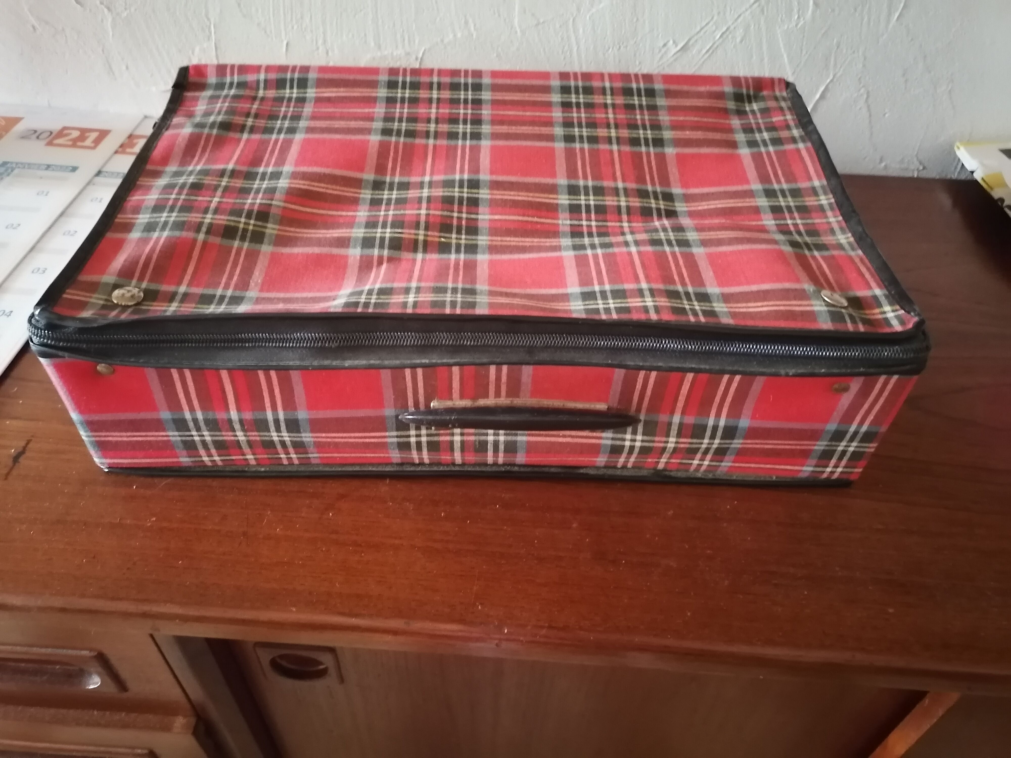 Suitcase old Scottish fabric red 1960/1970