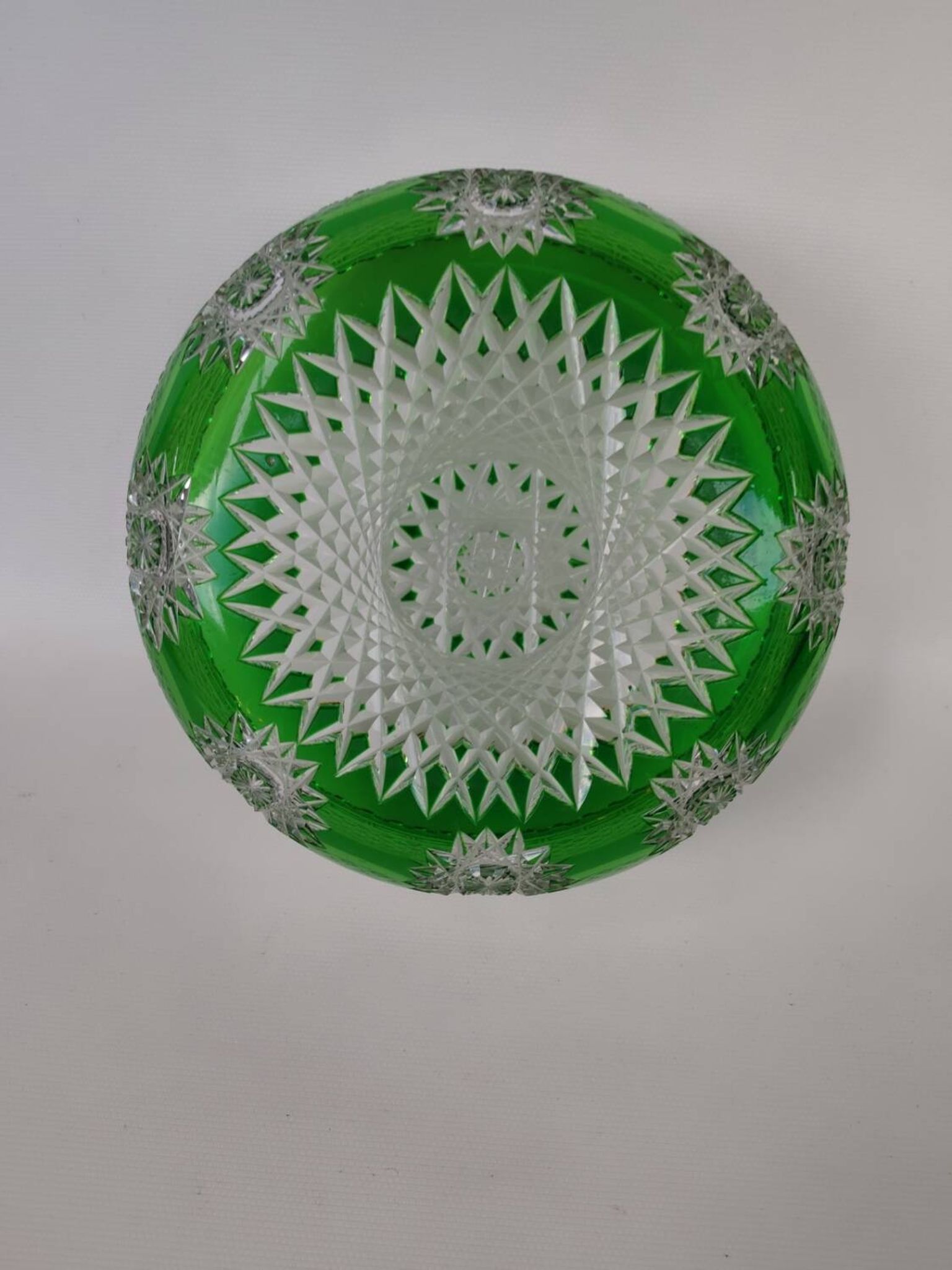 Saladier en cristal vert, première partie du XX ème siècle