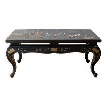 Black lacquered Chinese coffee table, 20th century.