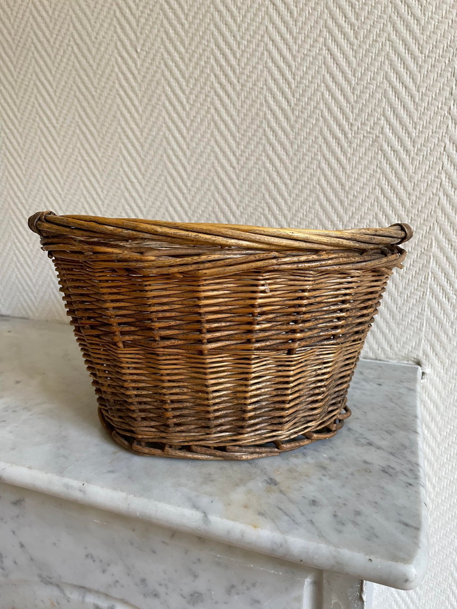 Small wicker basket