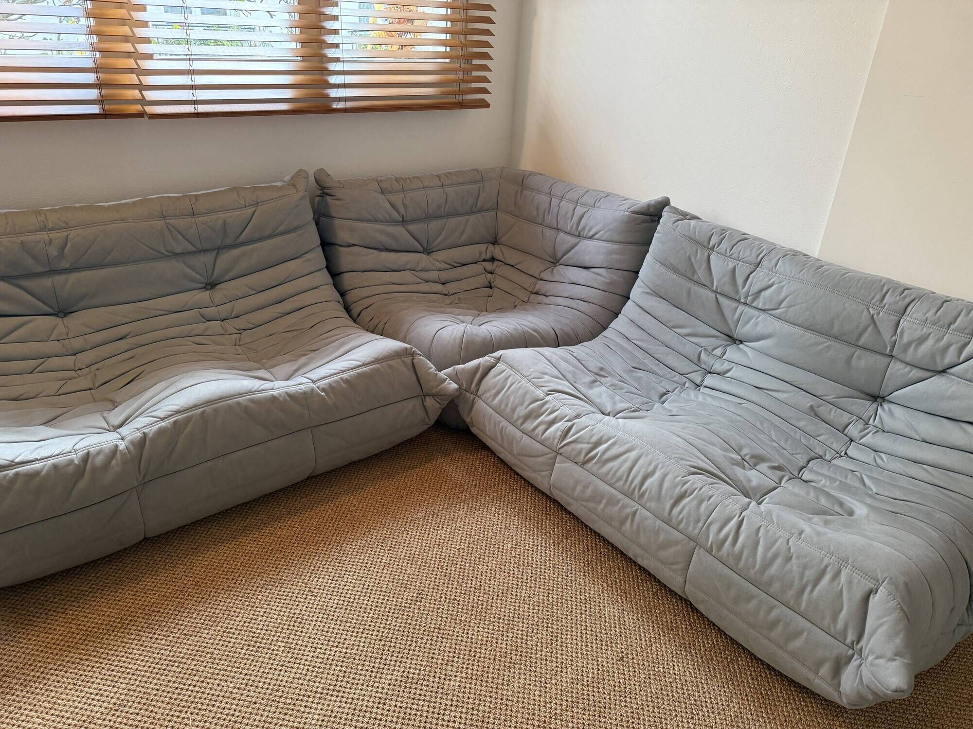 Un canapé d’angle ligne roset modèle togo2 fois 2 places + fauteuil d’angle