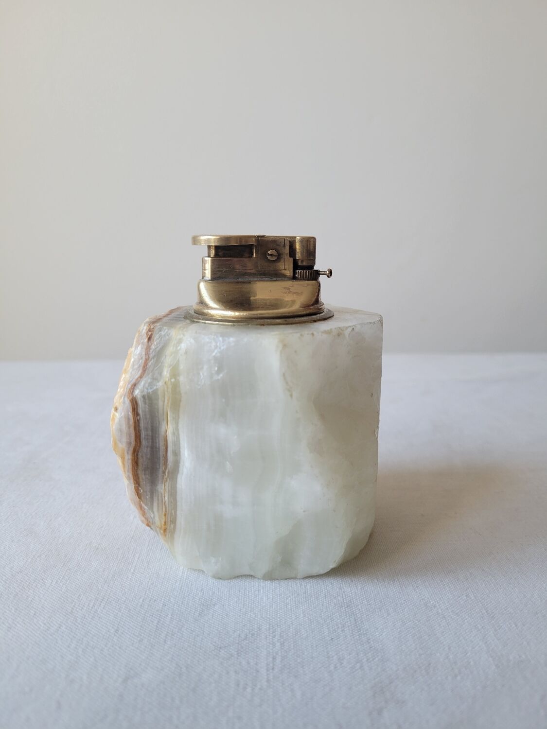 Alabaster table lighter