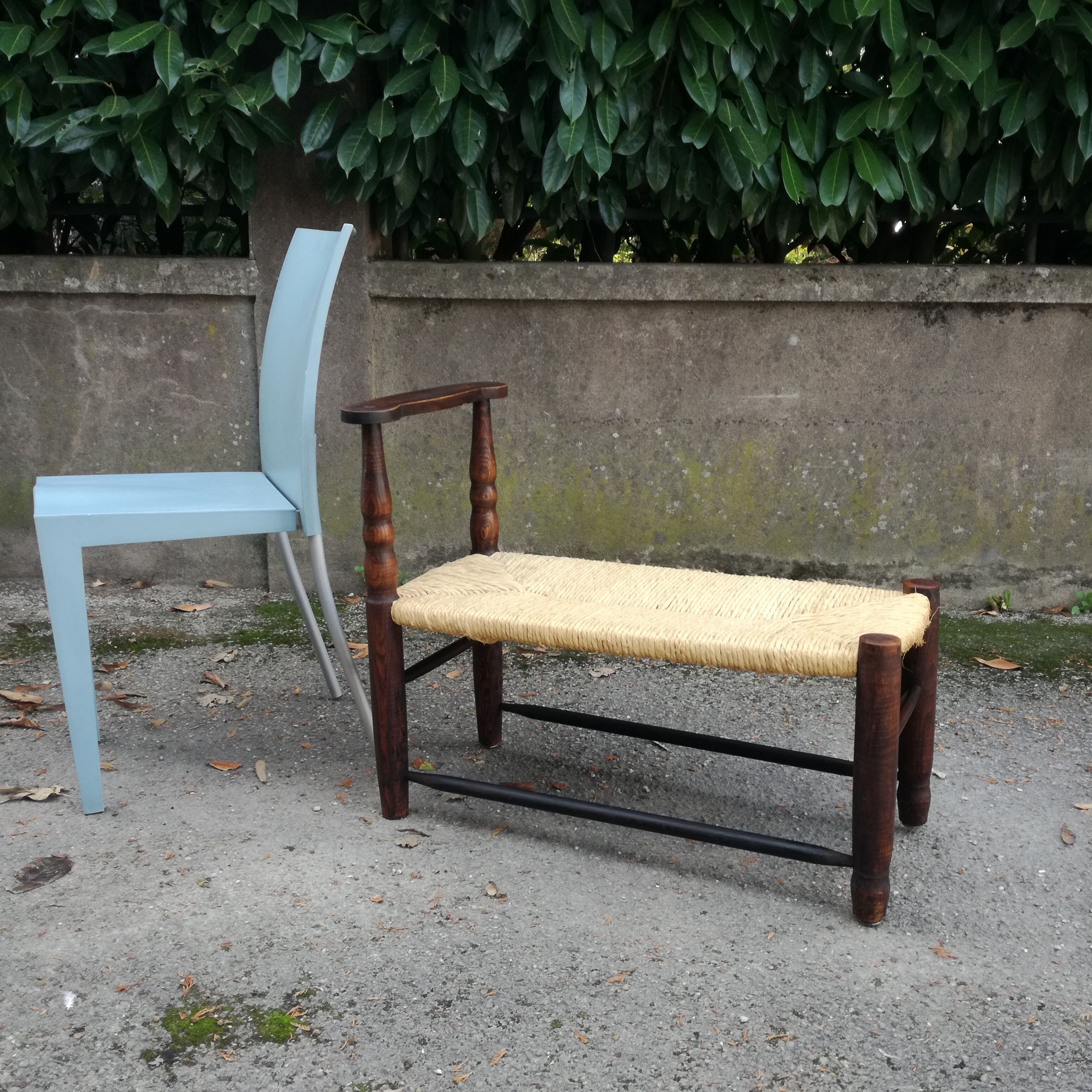 Cantel or antique mulched bench of fireplace corner