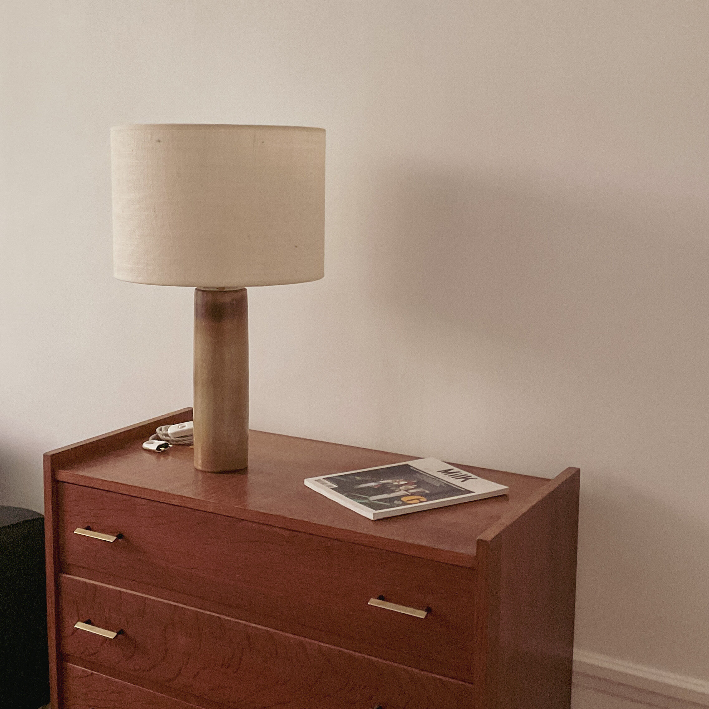 Lampe grès et jute tissée