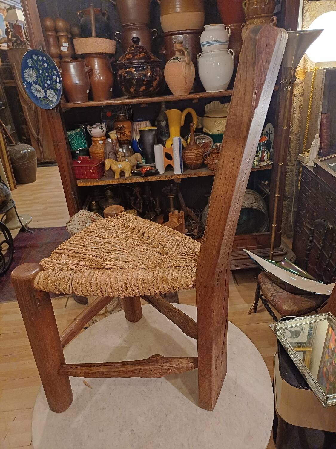 Chaise Tripode Brutaliste " Wabi-Sabi " Art Populaire 1900-1950