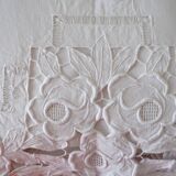 drap lin ancien broderie richelieu et monogramme
