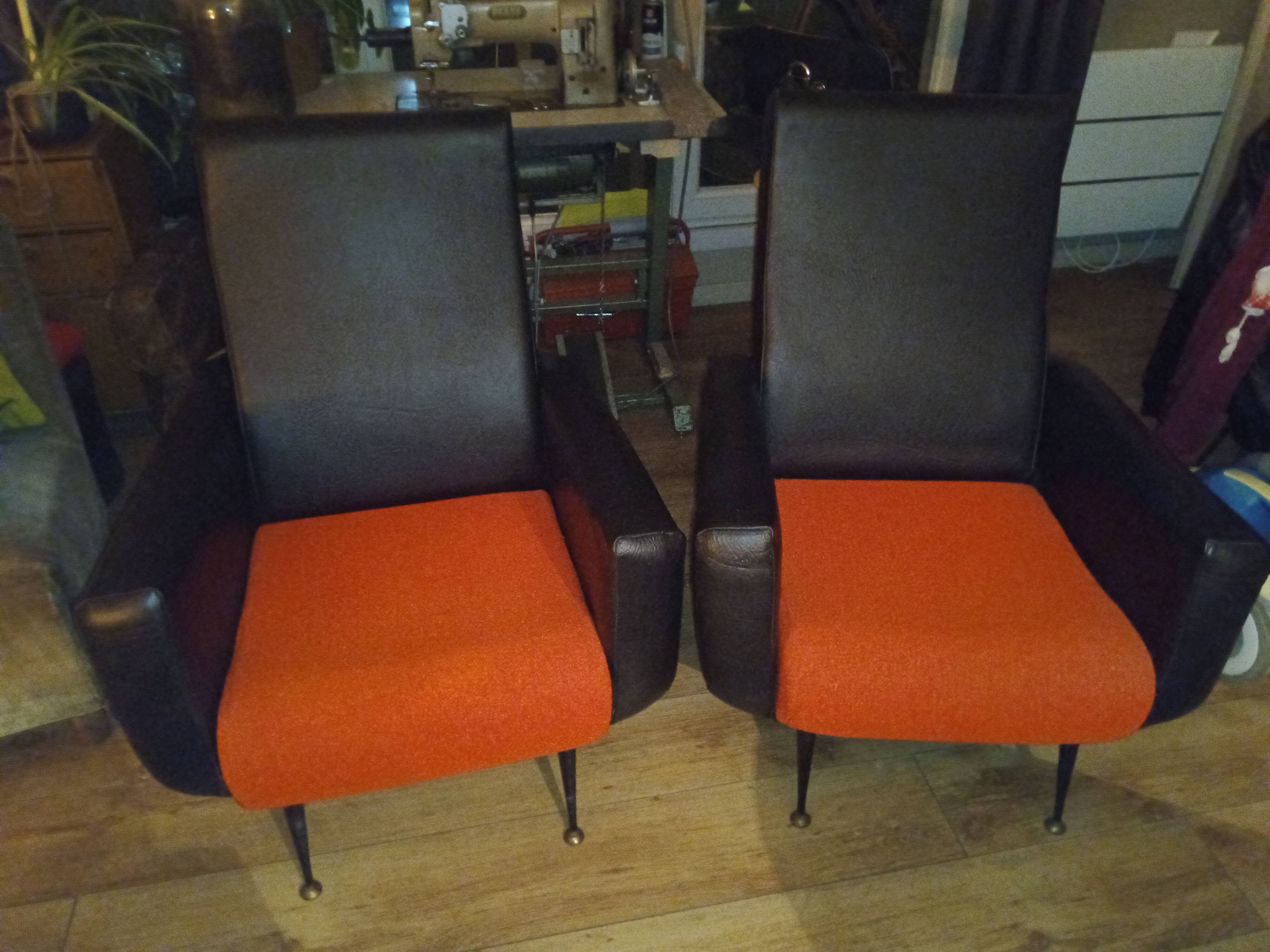 Pair of vintage armchairs 70