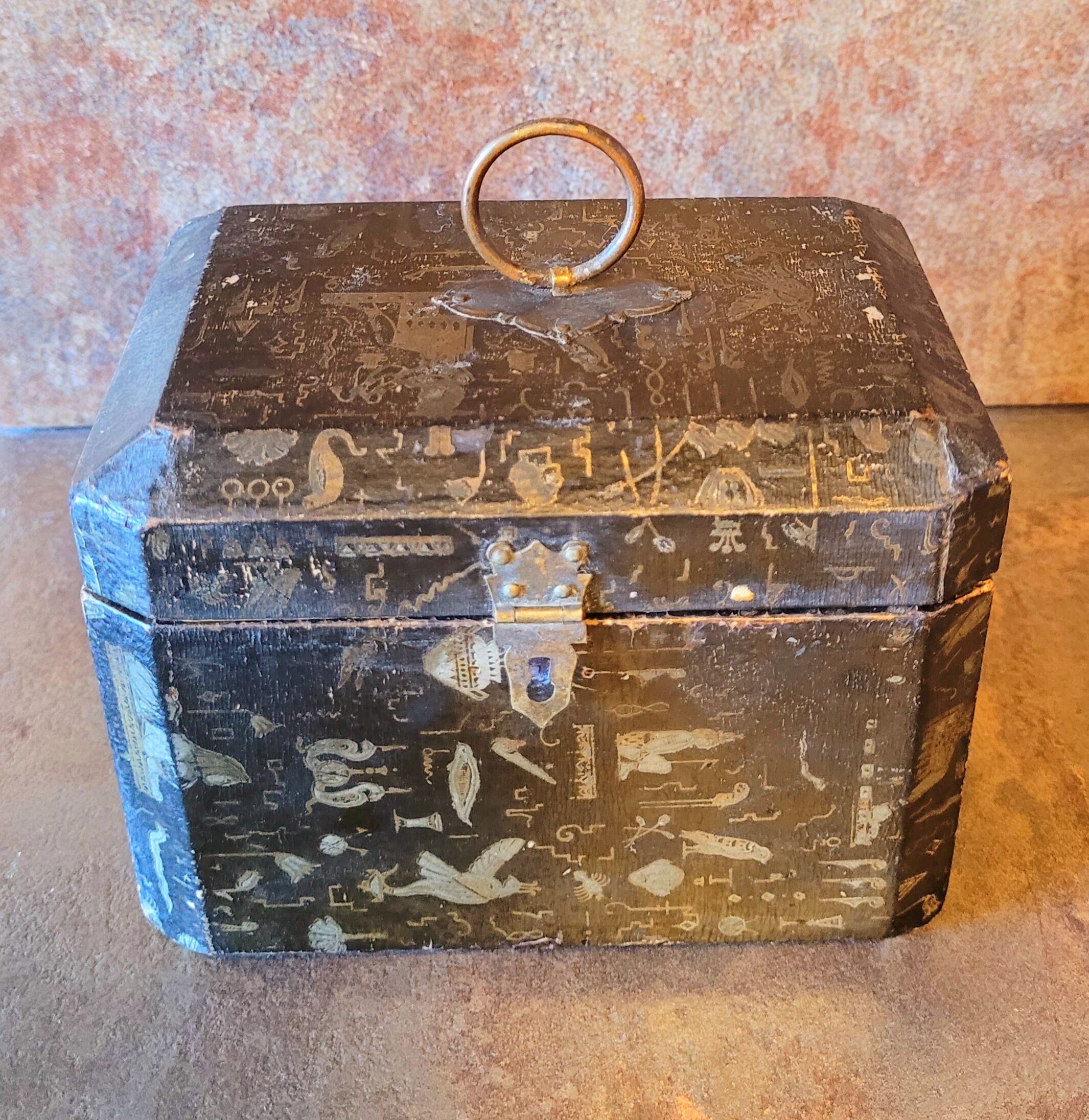 Vintage box decorated in Ancient Egypt from the 20s 30s