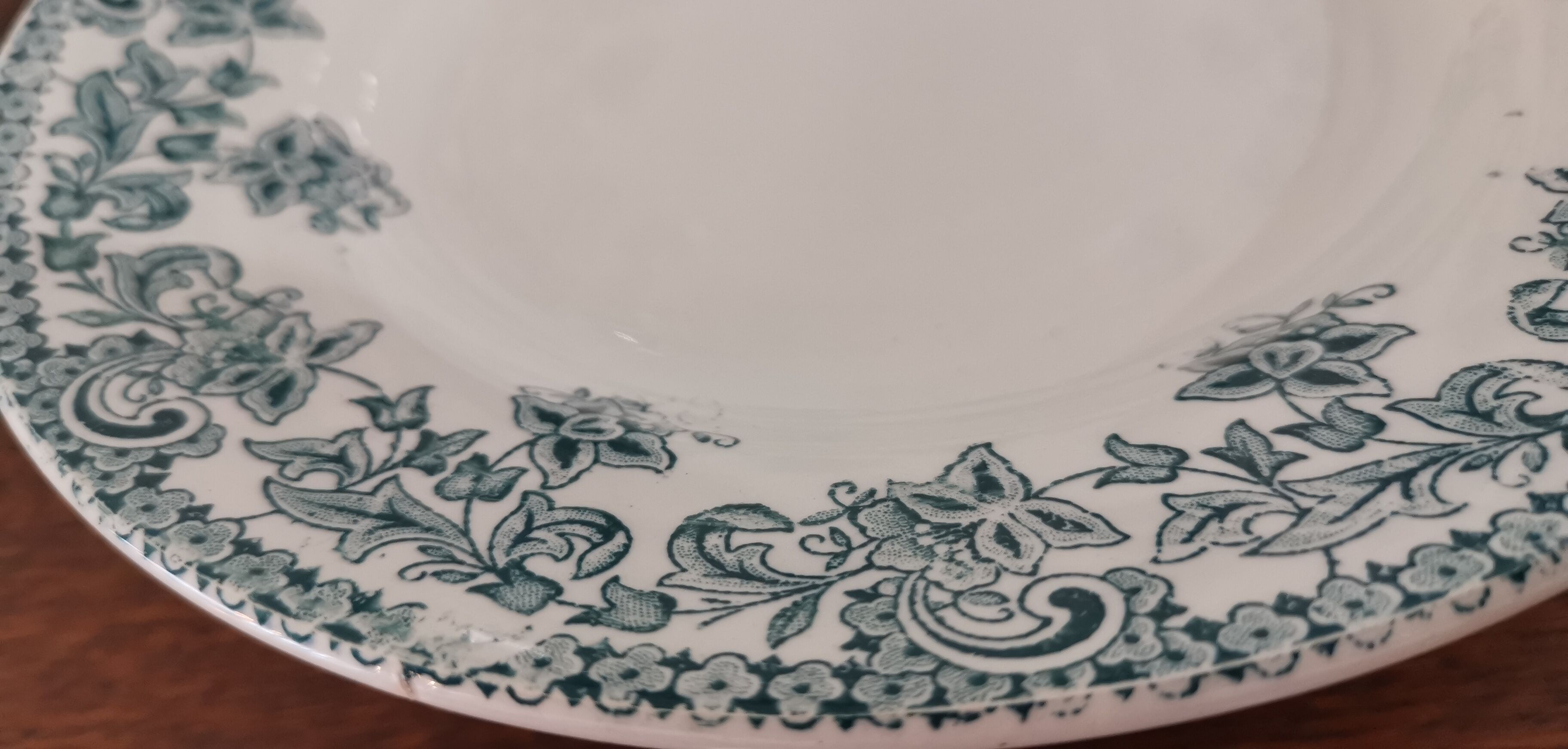 Set of 3 semi hollow plates model jane with dark green floral decoration st amand