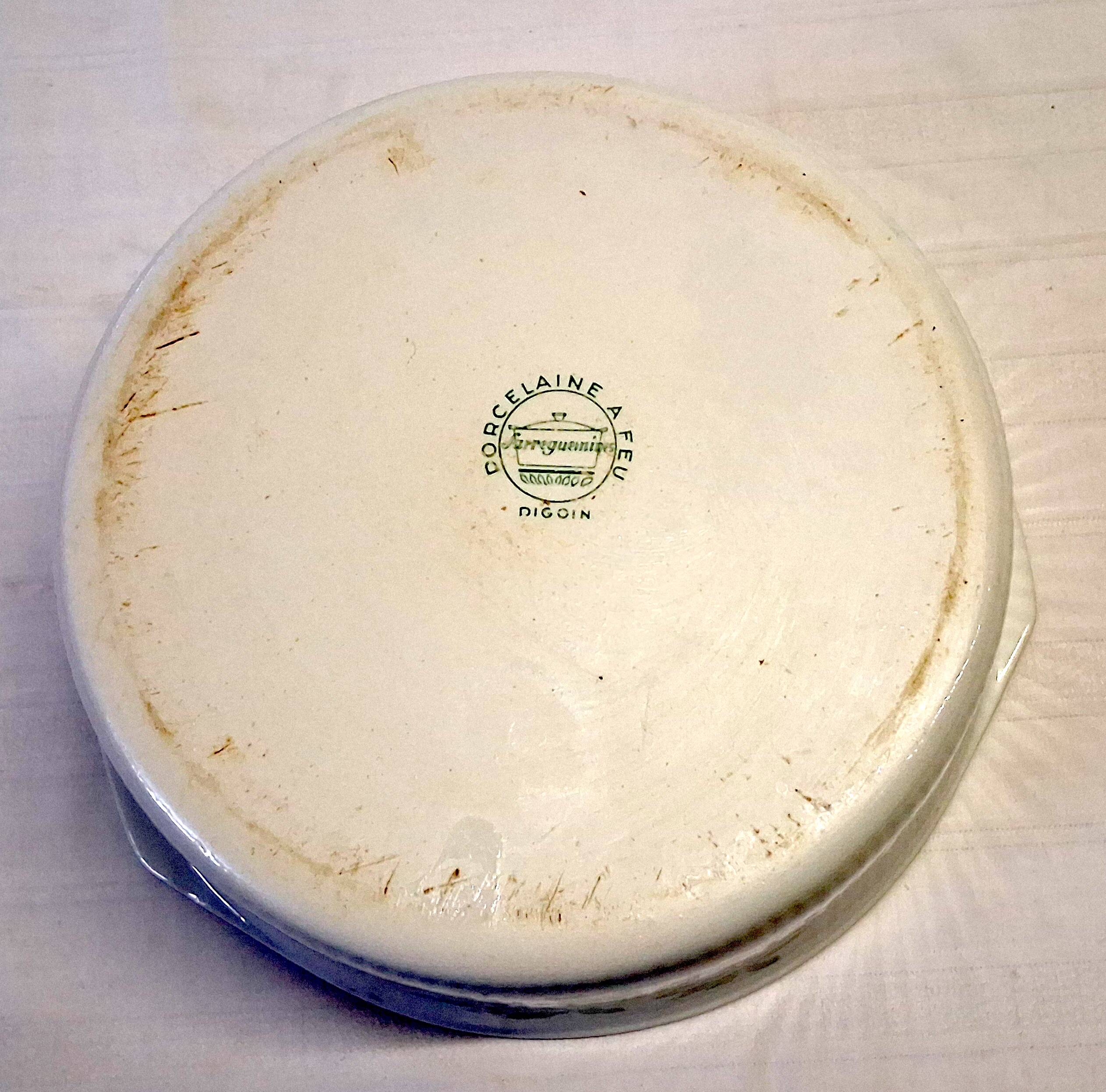 Very pretty Digoin Sarreguemines soufflé dish in very good condition