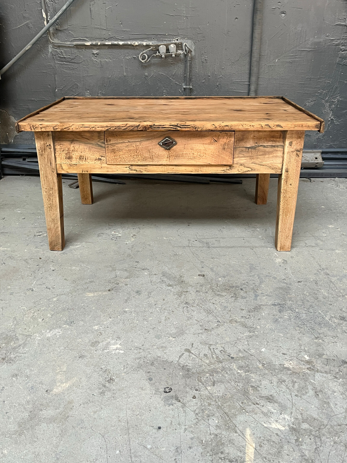 Ancienne table basse.