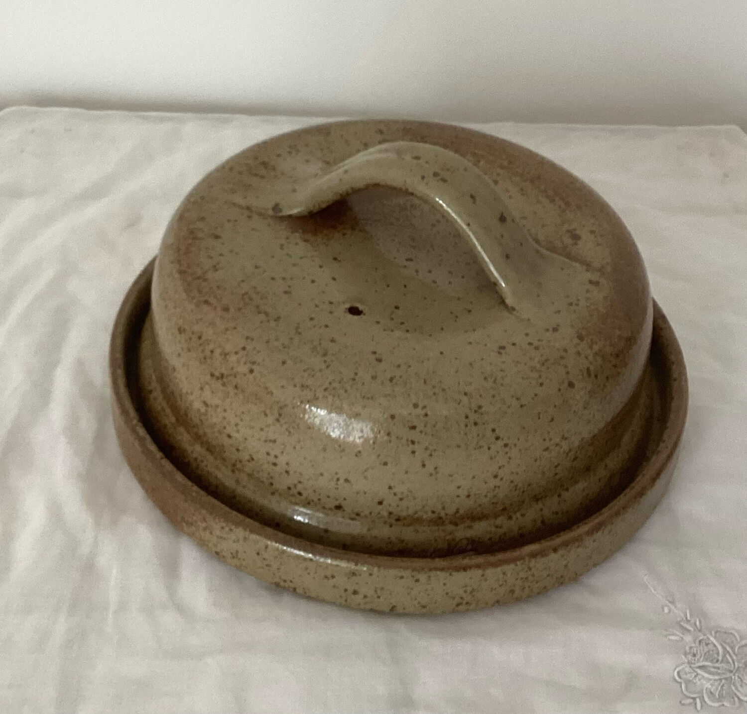 Cheese dome plate Stoneware