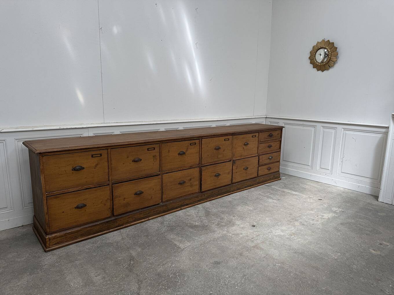 Trade cabinet with 14 drawers