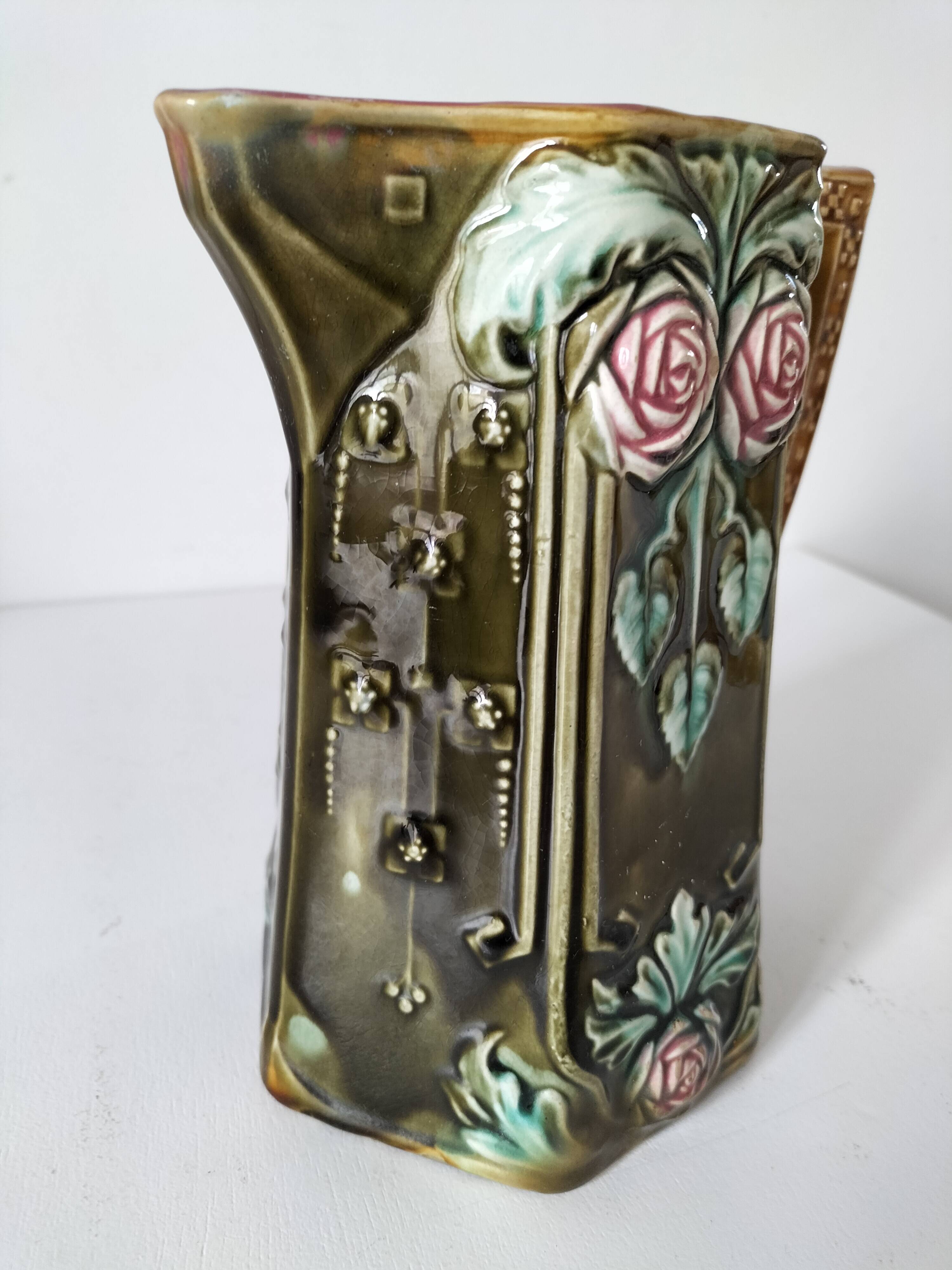 Slip pitcher from the Onnaing Earthenware Factory