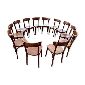 Bistro chairs in curved wood, set of 12 vintage chairs.