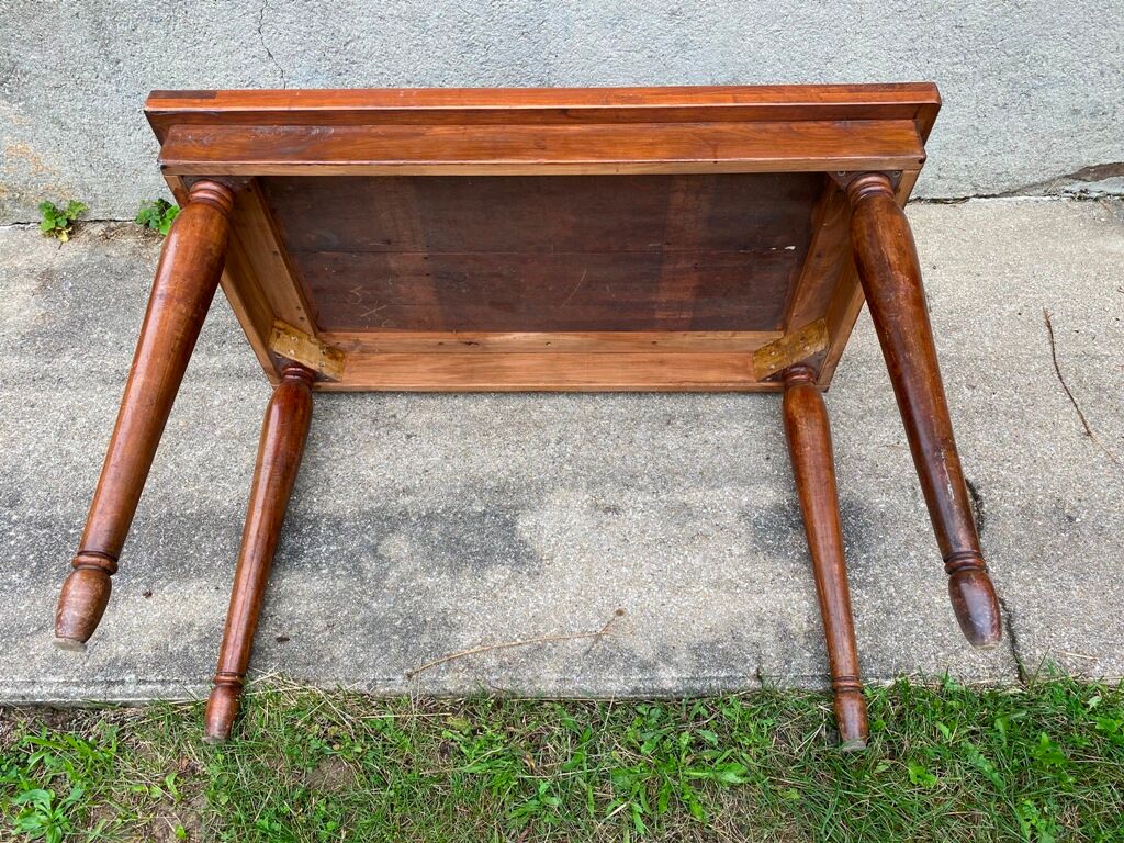 Side table desk in solid wood feet turned 50s