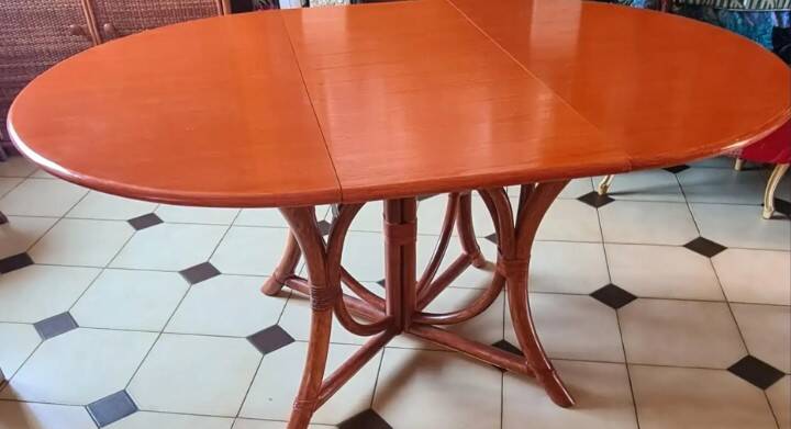 Belle table à manger bambou