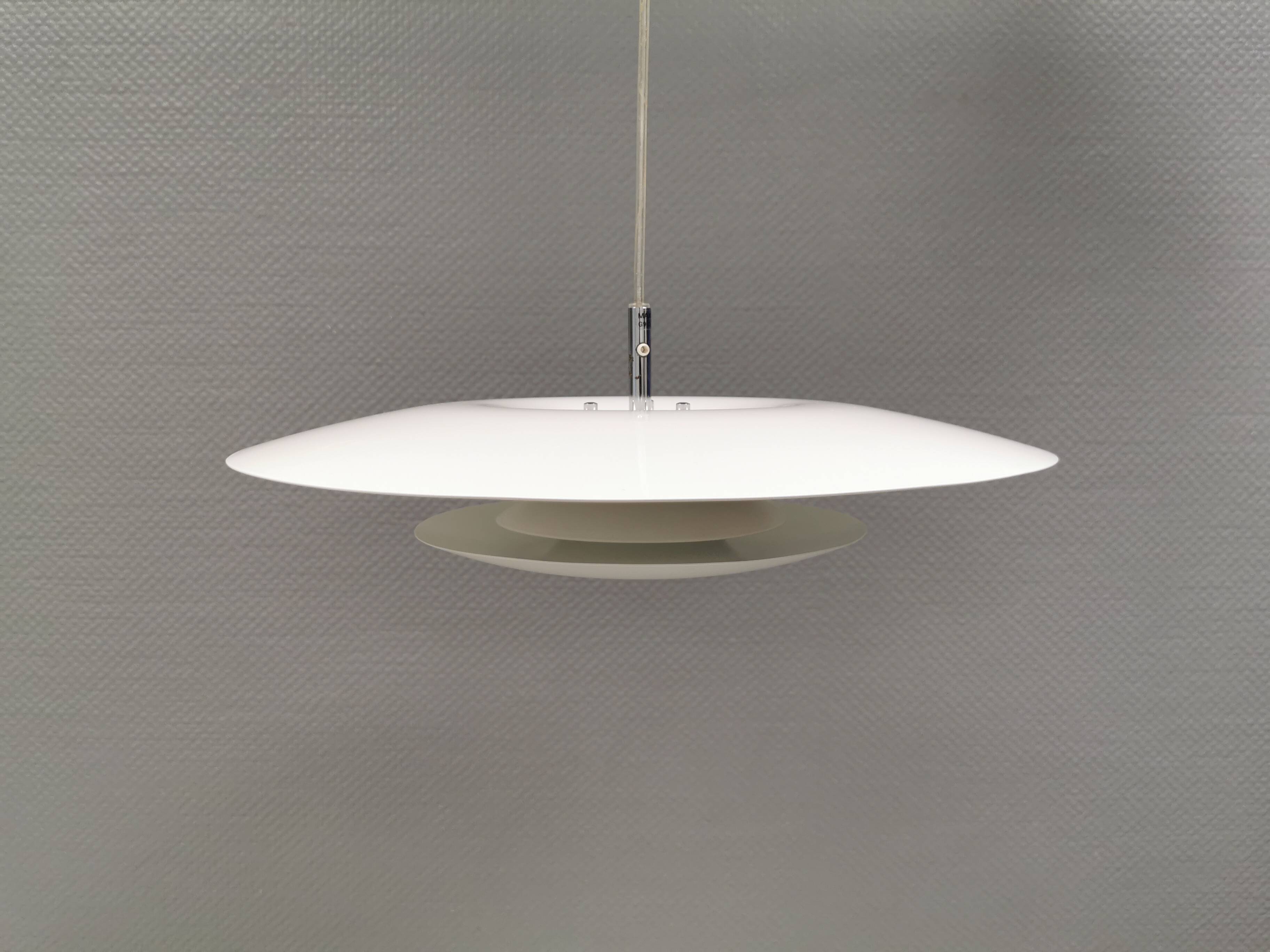 Lampe suspendue de la marque suédoise Belid, modèle Eclipse, début des années 2000.