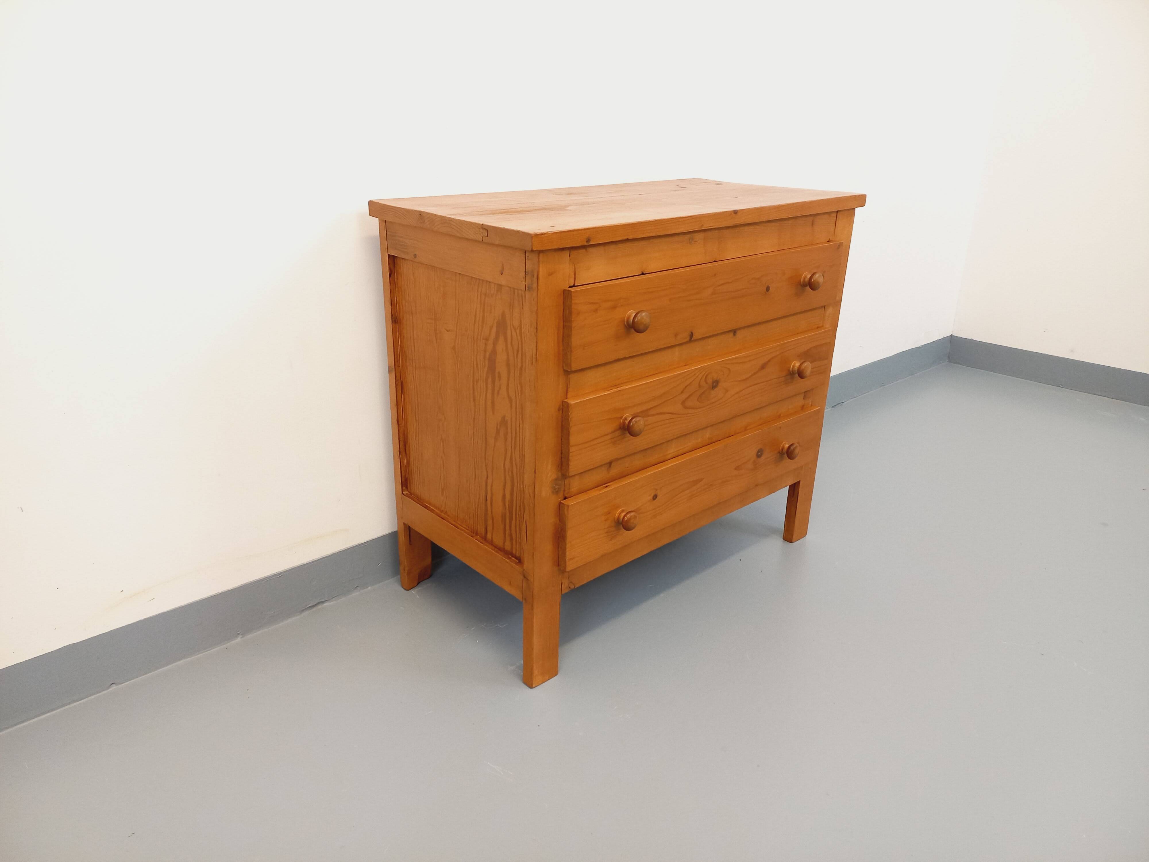 Vintage pine chest of drawers from the 70s and 80s.