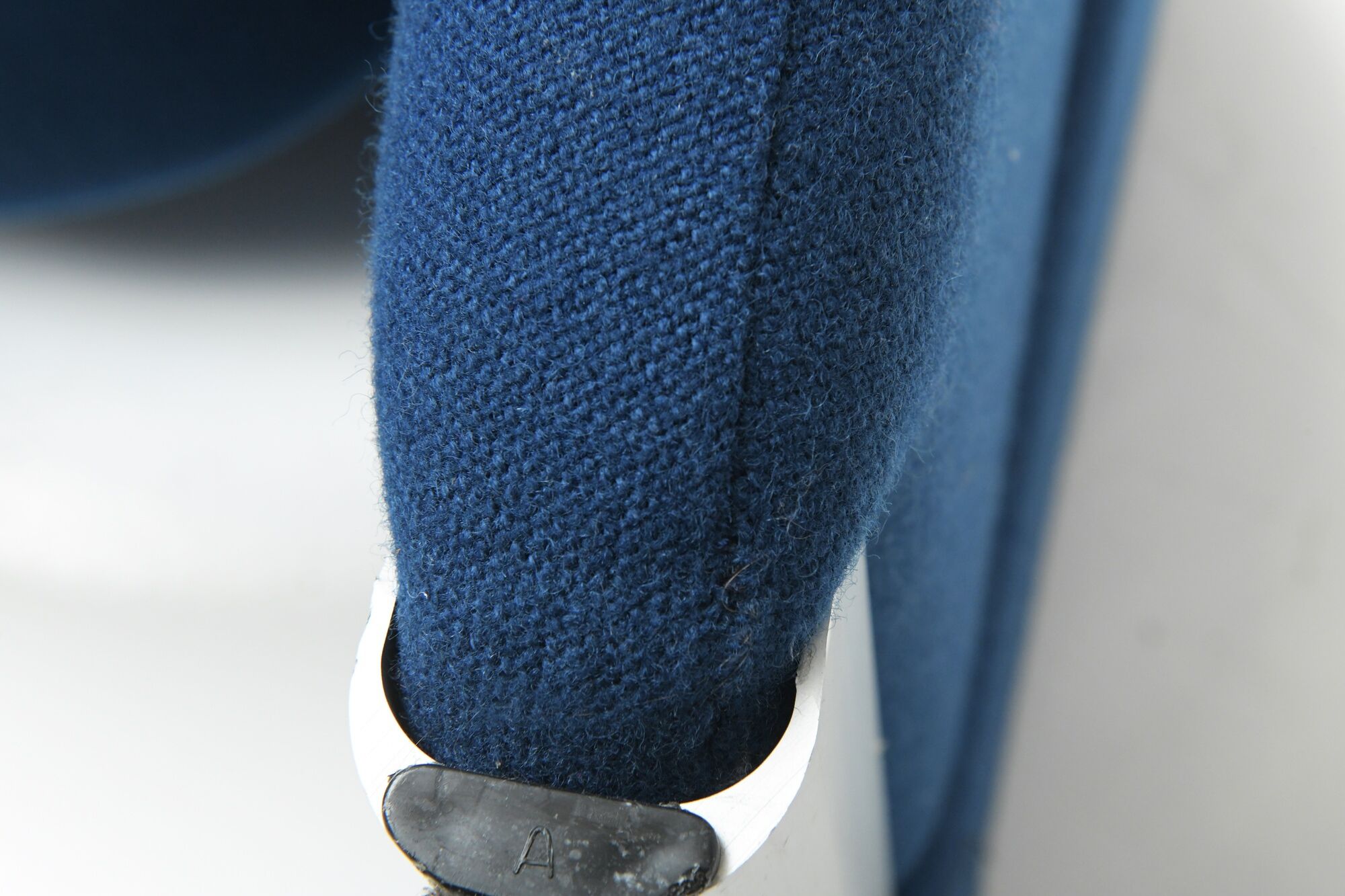 Groovy ‘M’ F598 in original blue fabric f 598 by Pierre Paulin for Artifort