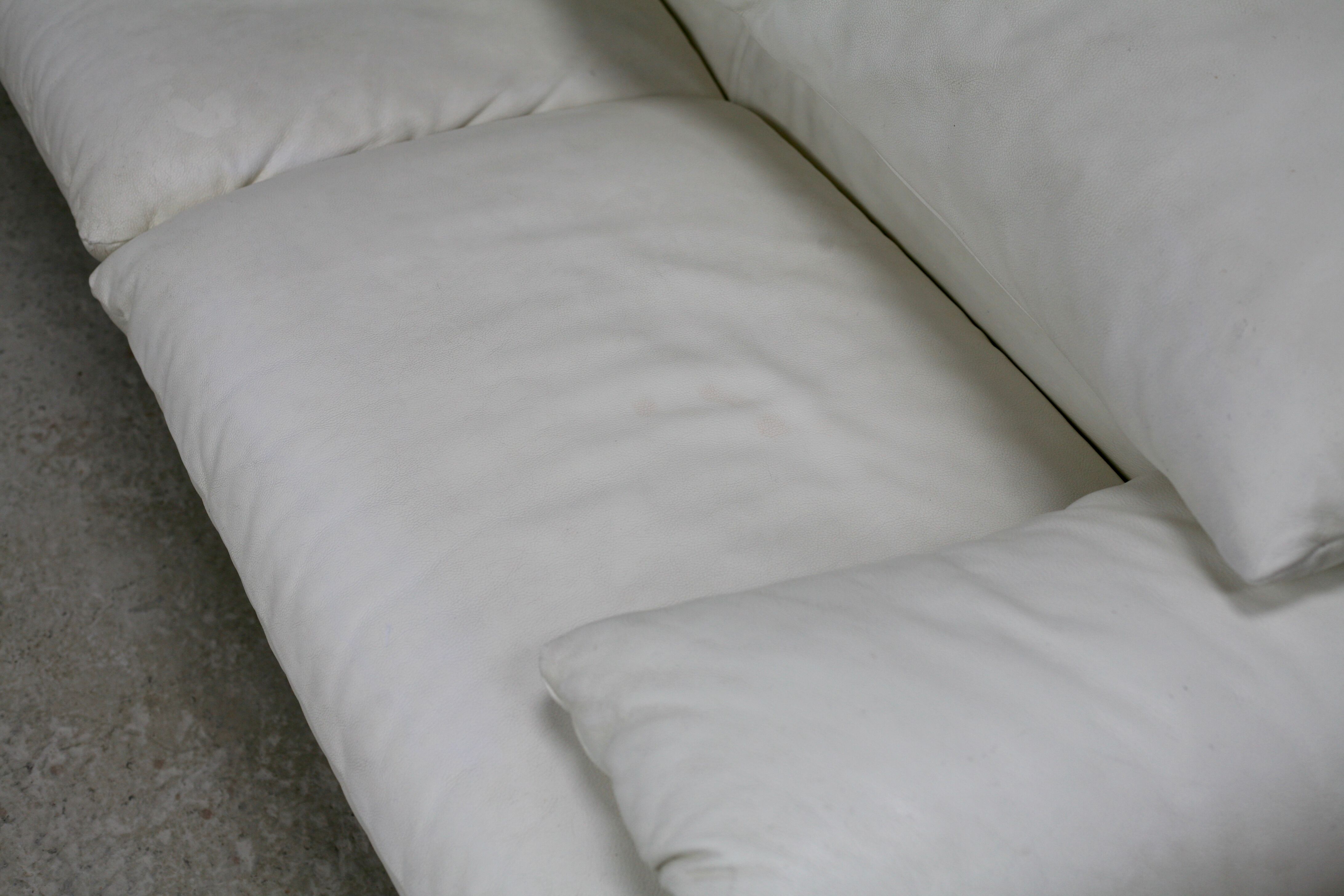Canapé Maralunga de Vico Magistretti, Cassina, cuir blanc, Italie, circa 1970