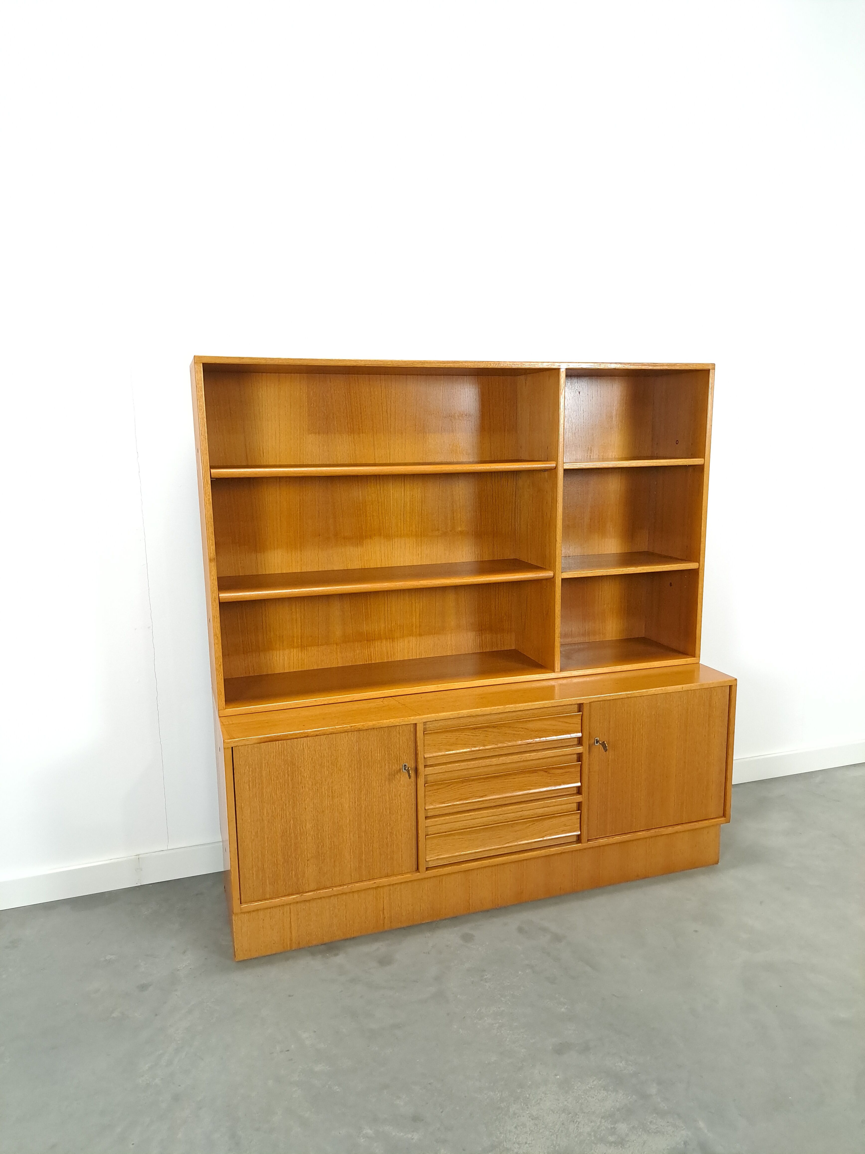 Bibliothèque vintage en teck avec tiroirs