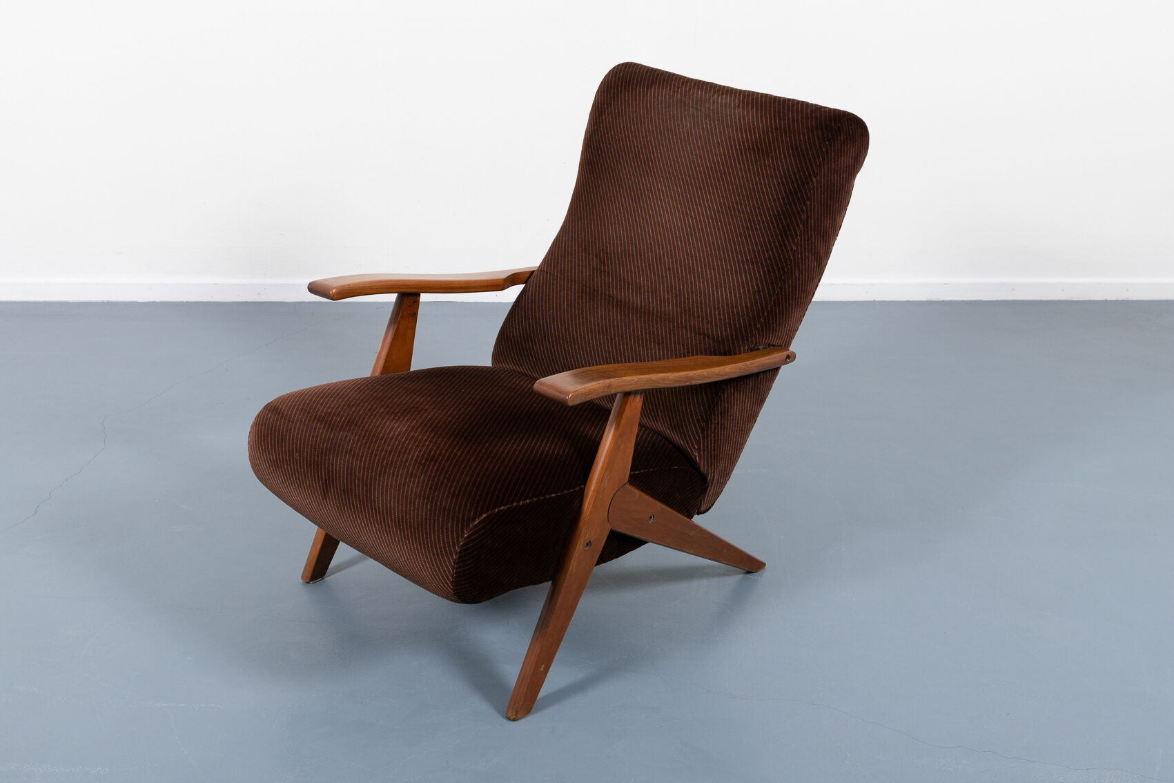 Italian reclining lounge chair by Antonio Gorgon