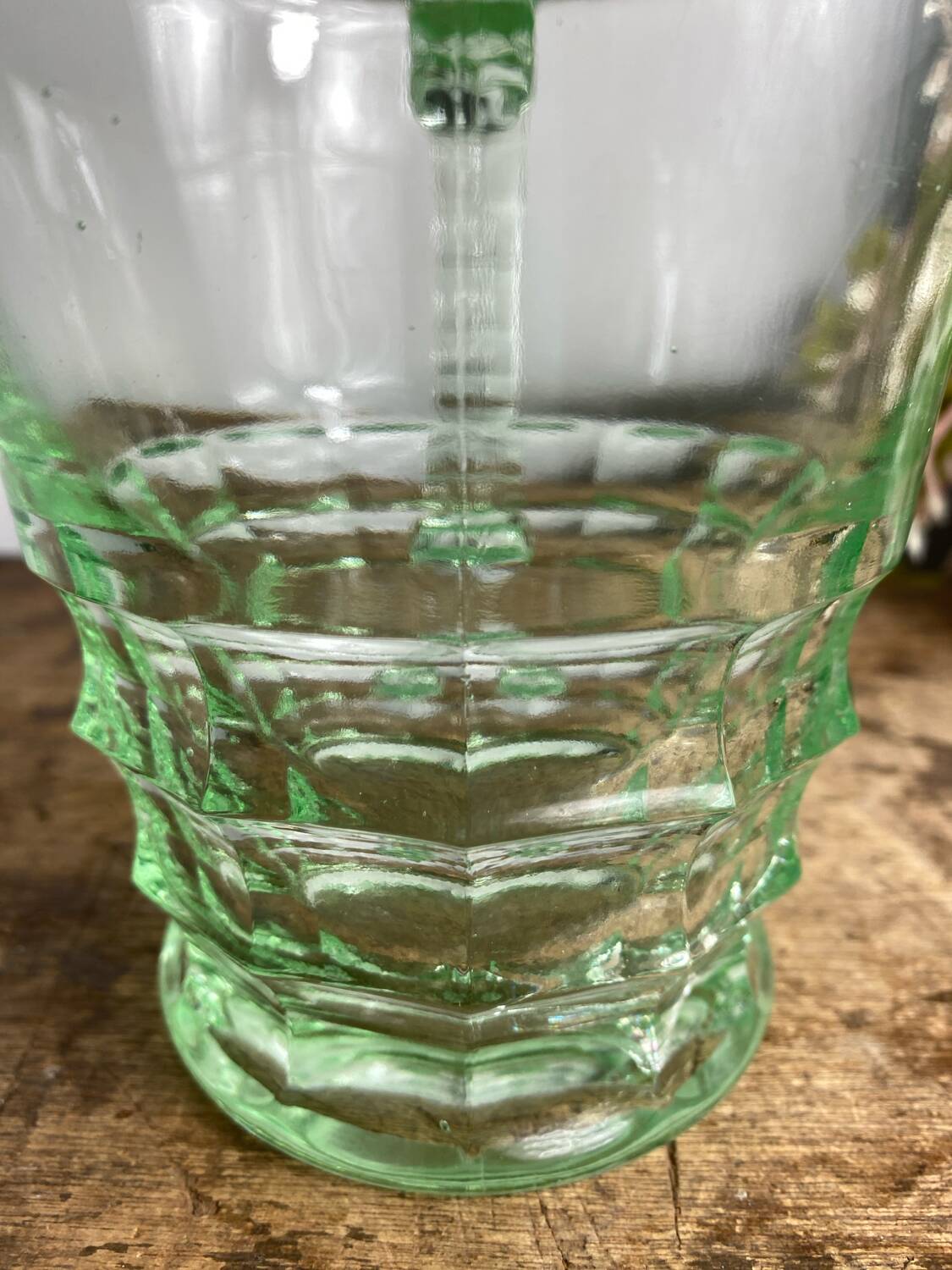 Carafe en ouraline fluorescente