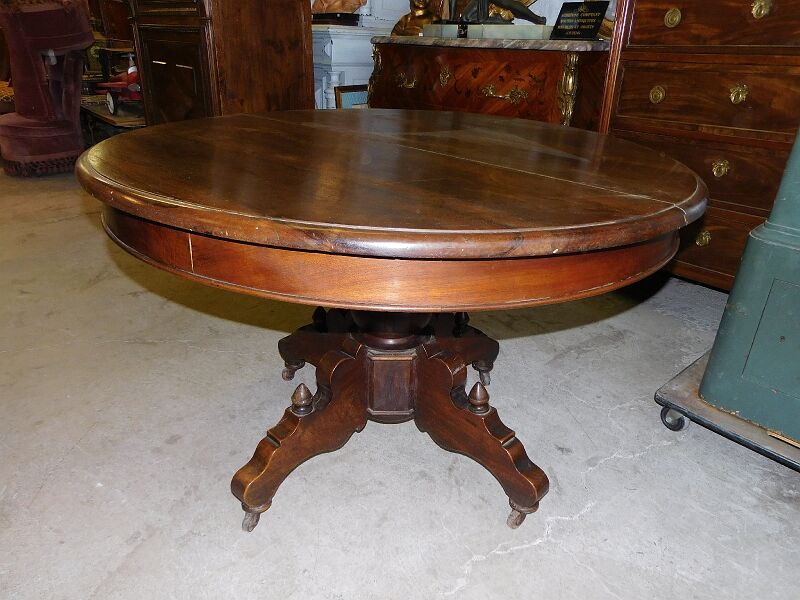 Gueridon foot central in noyer of the 19th siecle