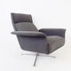 Fauteuil Kaufeld Siesta 62  grise avec pouf par Jacques Brule