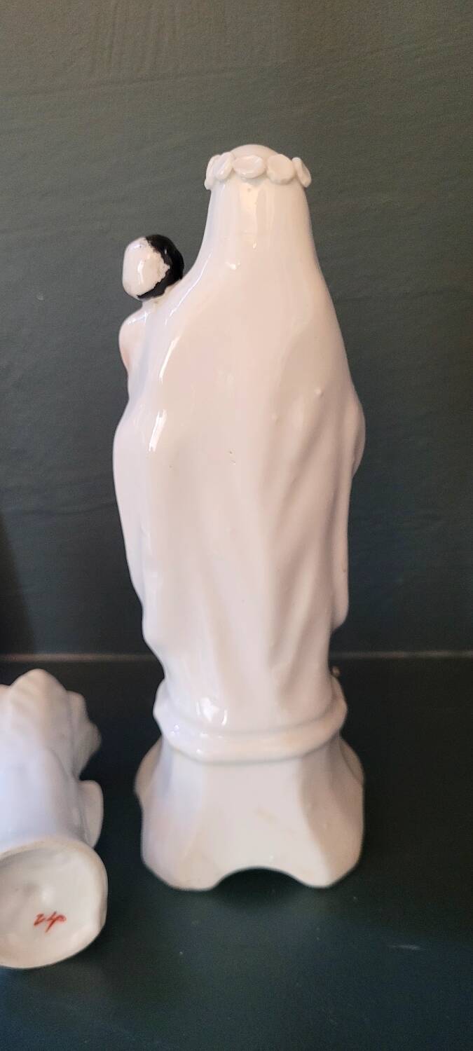 Virgin and Child + small vase. Gilded with fine gold