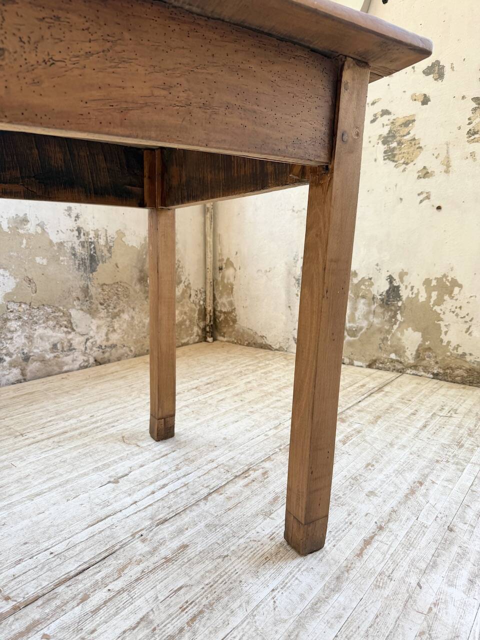 Cherry farmhouse table 1m8