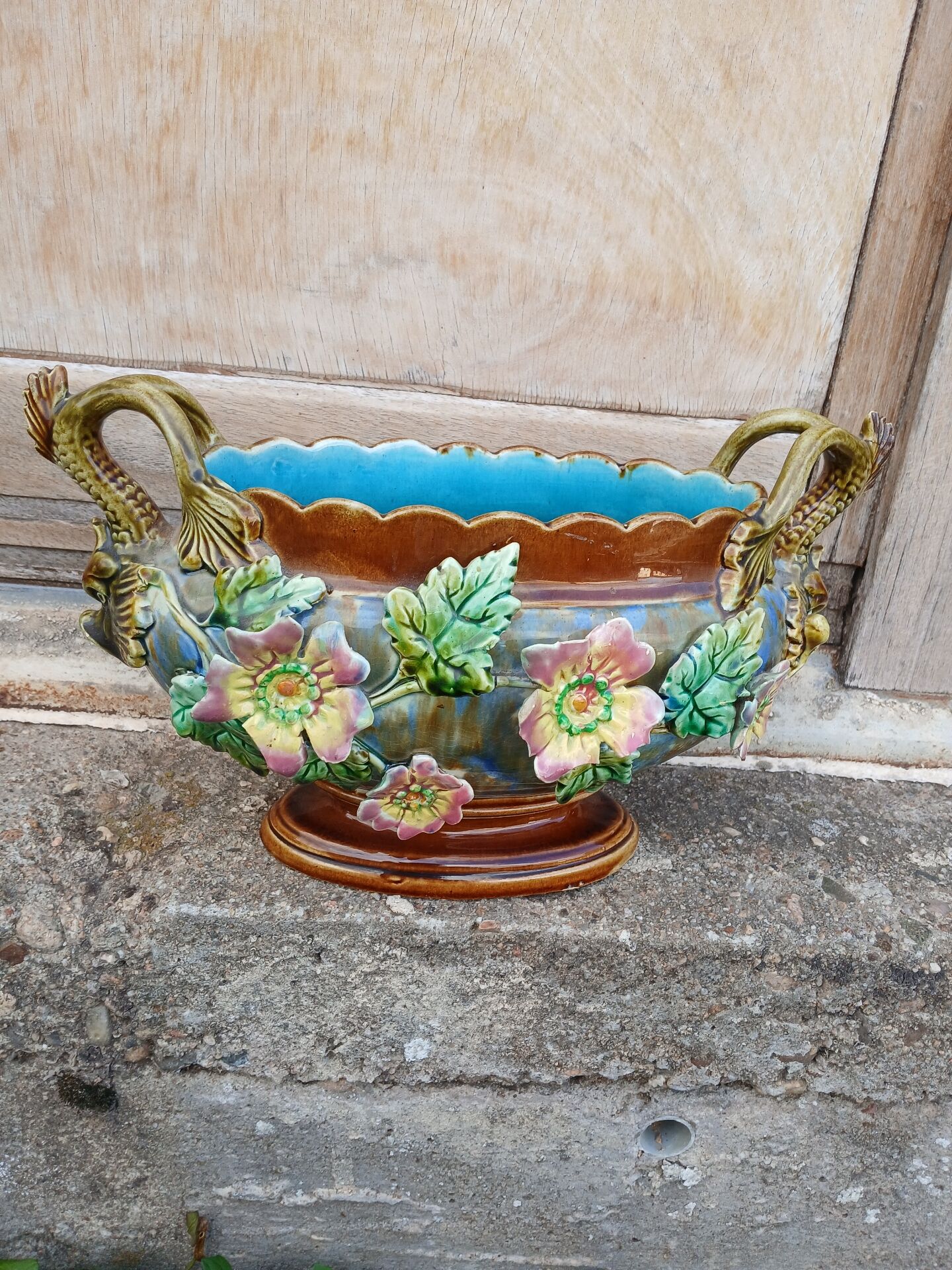Jardinière ancienne en barbotine