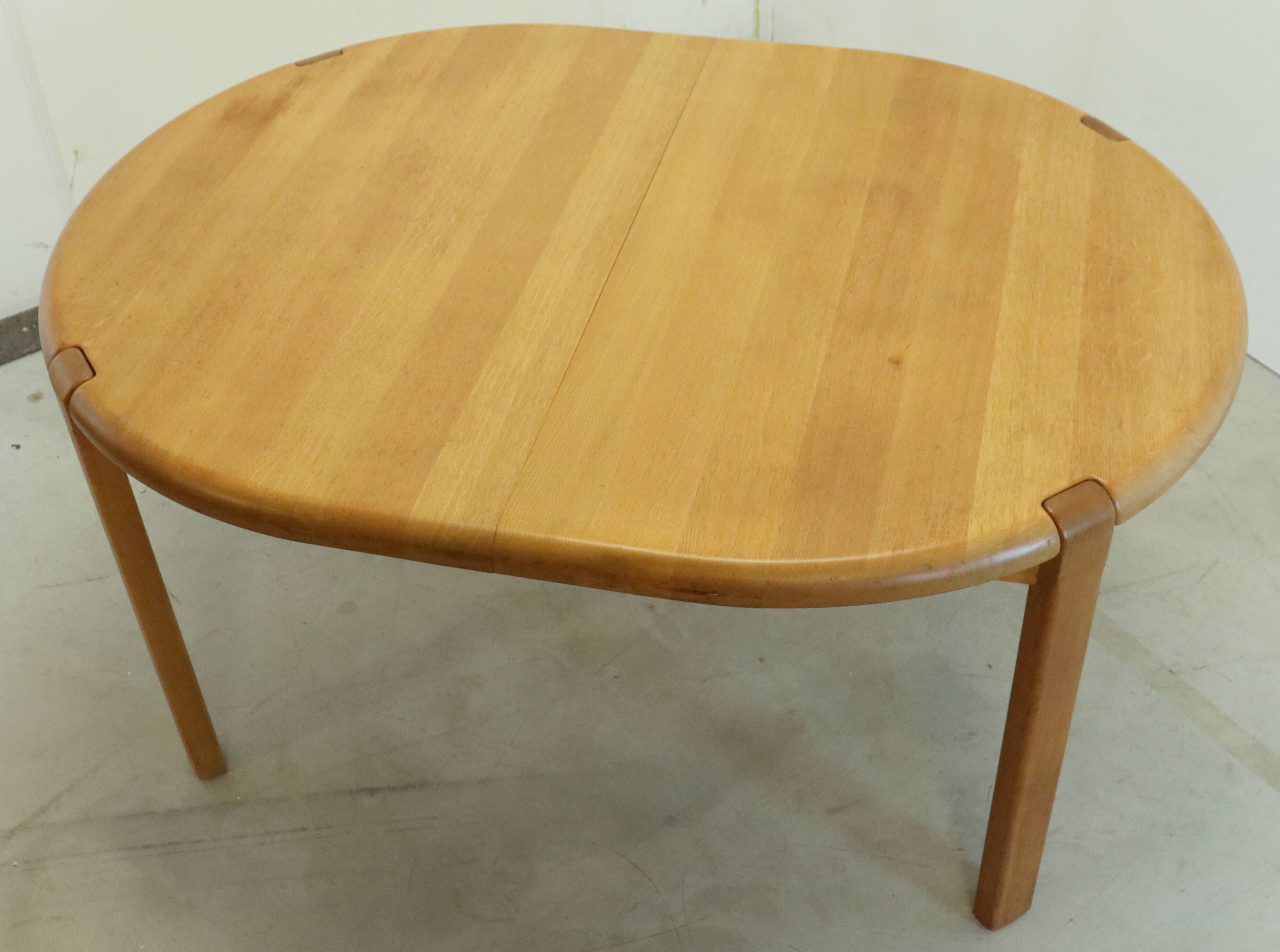 Niels Bach oval dining table 'Korshavn' - japandi / vintage / Danish design