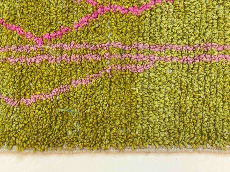 Traditional handmade Beni Ouraine rug, size 140 x 260 cm