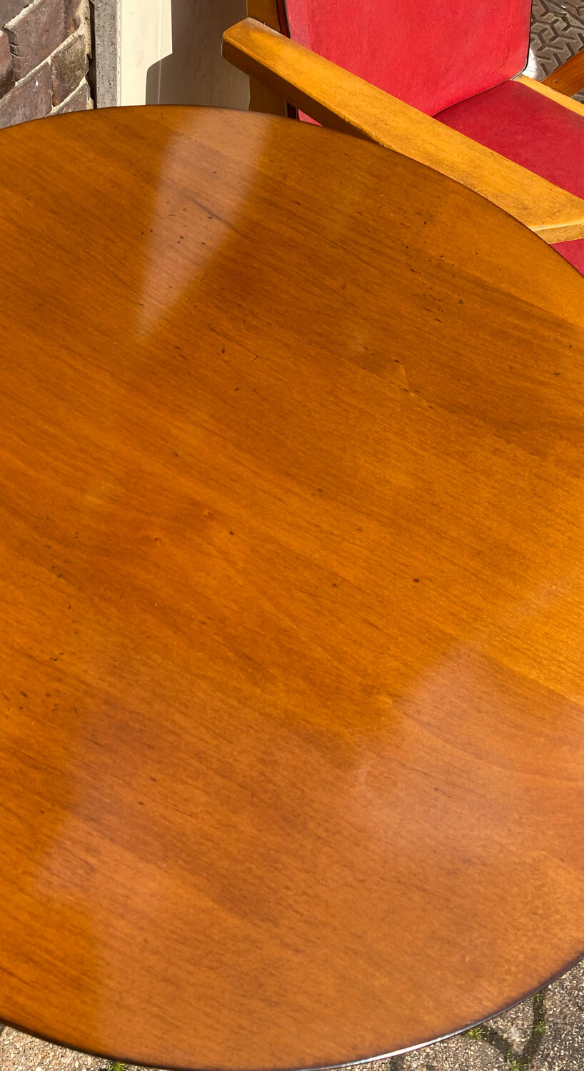 Pedestal art deco table