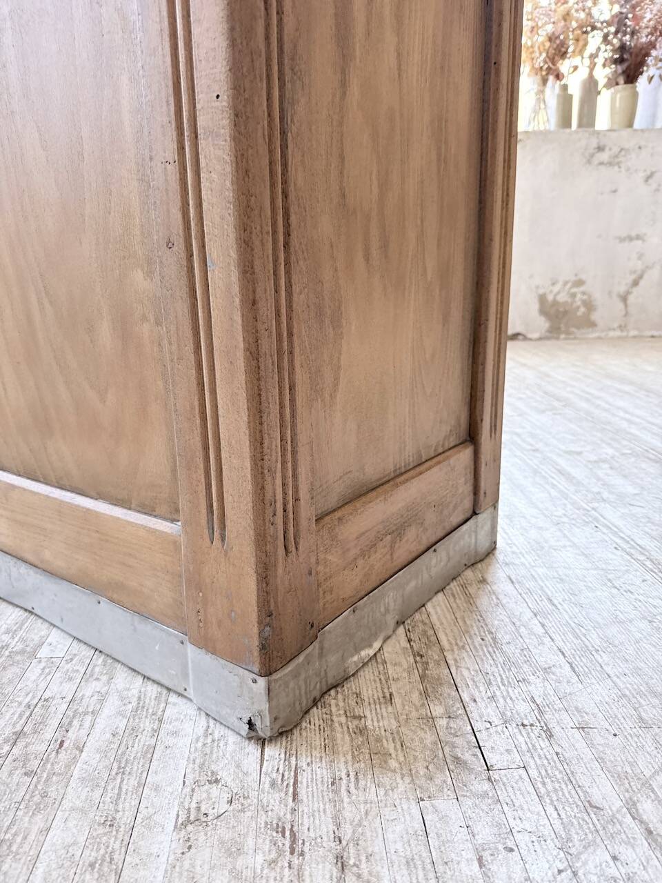 Walnut trade counter 2m5