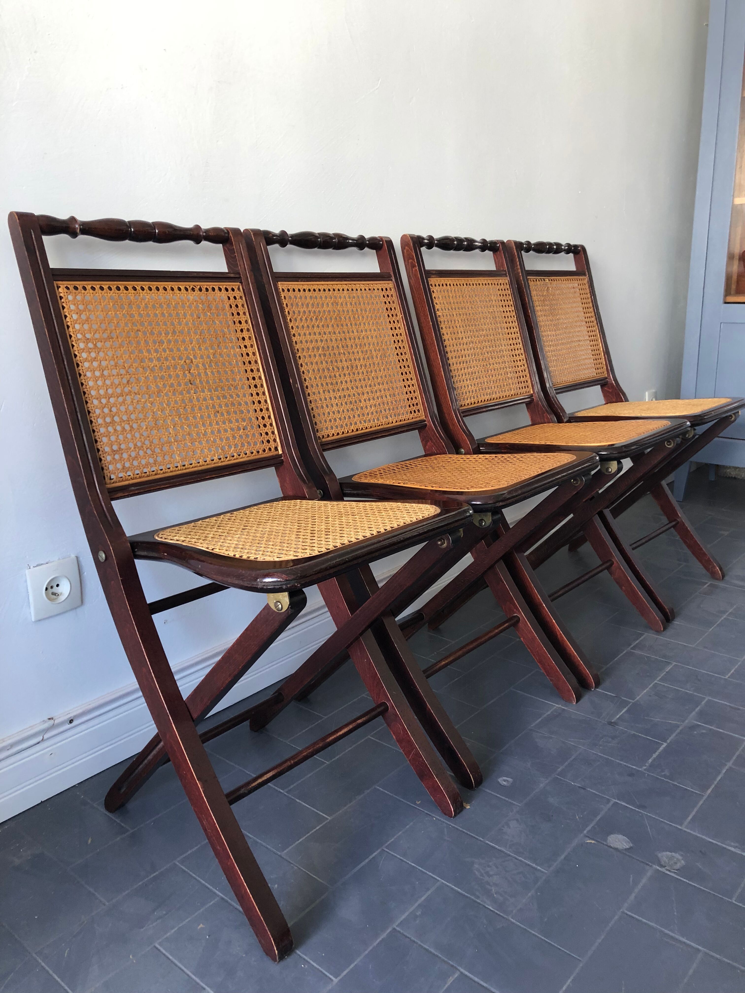 Following 4 folding chairs in mahogany and canned, 60 years.